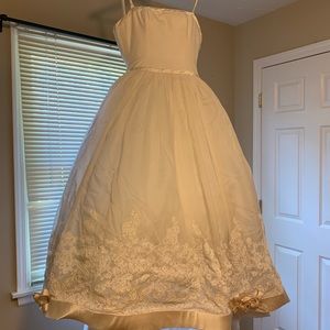 Vera Wang Luxe Wedding Gown - Size 4